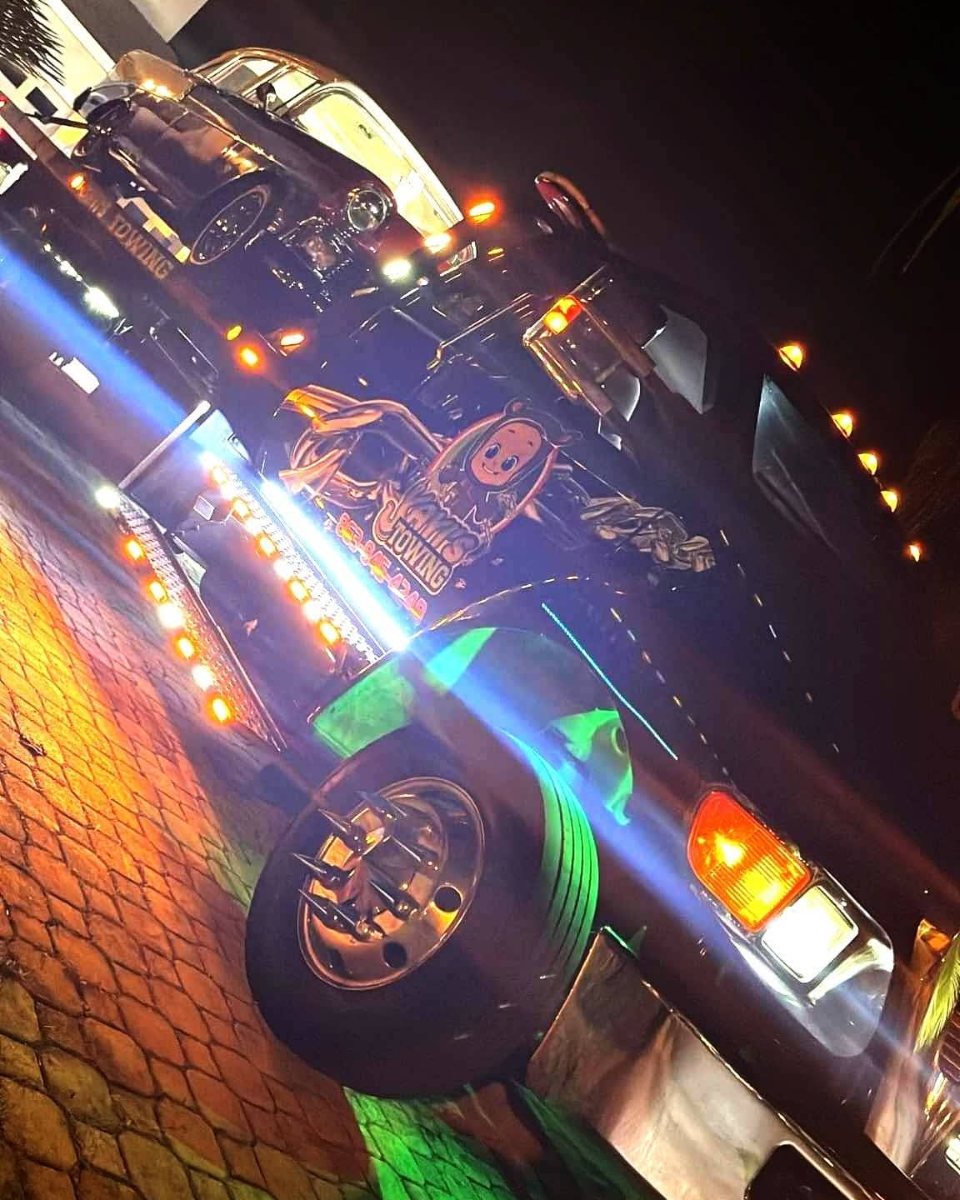 Yayi’s Towing truck on a night call in Auburndale, FL